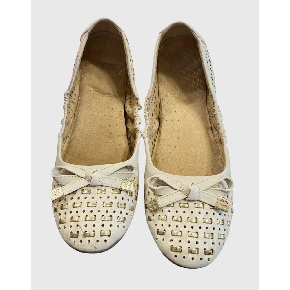 Naturalizer Ulysses Pale Ivory Sz. 8.5N Comfort Gold Accent Vented Slip on Flats